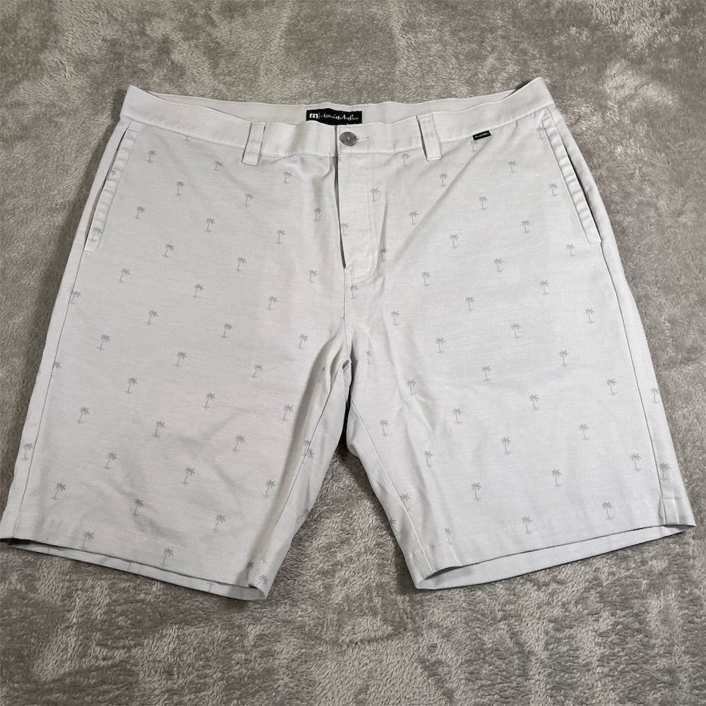 TravisMathew Shorts Men's Size 40 Off White Golf AOP Palm Tree 10" Inseam
